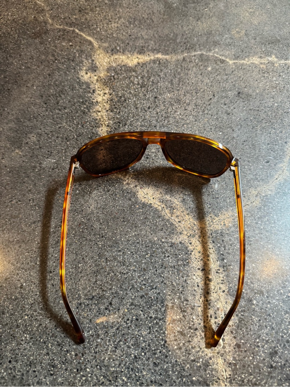 VALLON Howlin’ Tortoiseshell Aviator Sunglasses - Picture 6 of 9